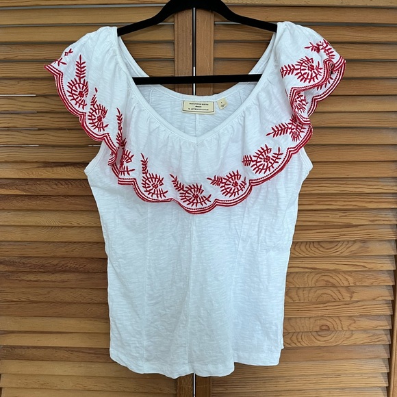 Moulinette Soeurs Tops - Moulinette Sœurs by Anthropologie - White Top with Red Embroidery